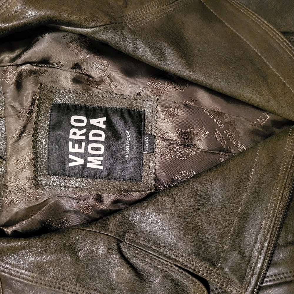Leather Jacket - Picture 6 of 9